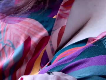 Doublecherrybombxo Chaturbate stream image from February 04, 2025