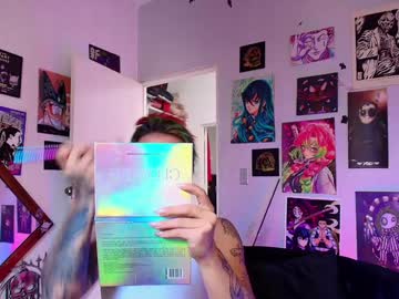 Holyeva Chaturbate stream image from February 04, 2025