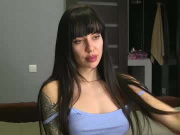 Brunette_From_The_Moon Chaturbate stream image from February 04, 2025