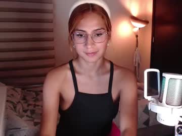 Carolayn12 Chaturbate stream image from February 04, 2025