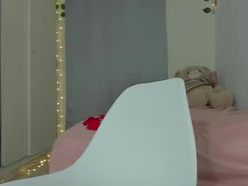 Carolaine_00 Chaturbate stream image from February 04, 2025