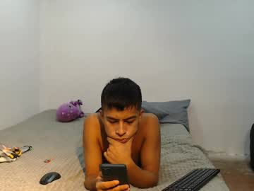Danielitopapii Chaturbate stream image from February 05, 2025