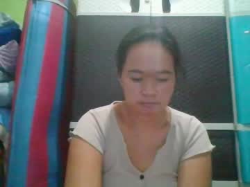 Hotchicks4uxx Chaturbate stream image from February 05, 2025