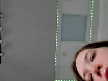 Suzanne_Hall Chaturbate stream image from February 05, 2025