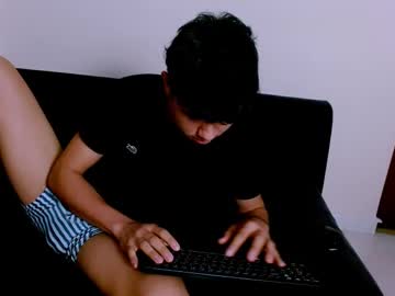 Adrianluxe Chaturbate stream image from February 05, 2025