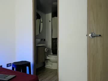 Jakee_Brown Chaturbate stream image from February 05, 2025