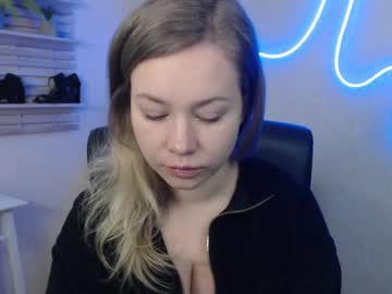 Holly_Bb95 Chaturbate stream image from February 05, 2025