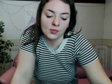 Helen_Elliot Chaturbate stream image from February 05, 2025