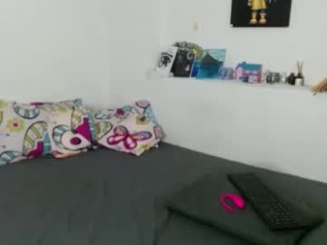 Trixy222 Chaturbate stream image from February 05, 2025