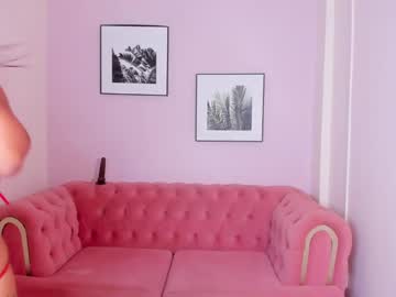 Clau_Bee Chaturbate stream image from February 05, 2025
