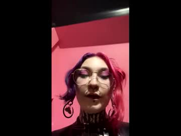 Smalltittygirlfriend Chaturbate stream image from February 05, 2025