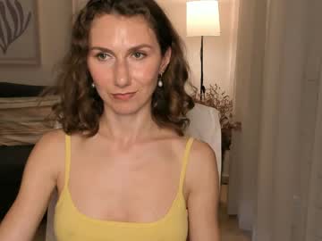 Shesleepsnaked Chaturbate stream image from February 05, 2025