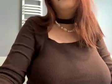 Milkamoew Chaturbate stream image from February 05, 2025