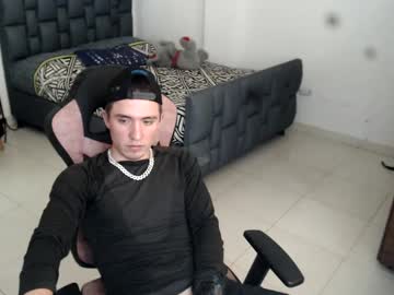 Sextinger Chaturbate stream image from February 05, 2025