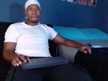 Andrew_Hoult Chaturbate stream image from February 05, 2025