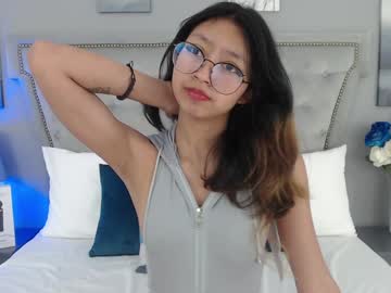 Yommi_Winx Chaturbate stream image from February 05, 2025