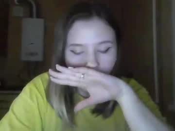 Moonaxhoney Chaturbate stream image from February 06, 2025