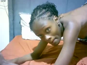Creamy_Petite Chaturbate stream image from February 06, 2025