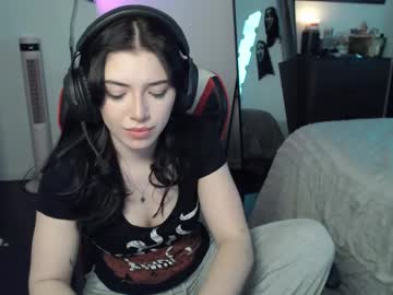 Winnierides Chaturbate stream image from February 06, 2025