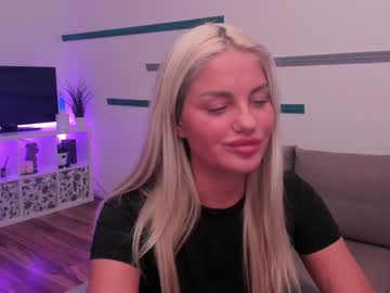 Nia_Blondie Chaturbate stream image from February 06, 2025