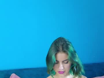 Sophiee_Petit Chaturbate stream image from February 06, 2025
