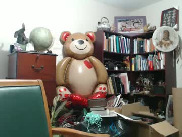 Luv2bnakedallthetime Chaturbate stream image from February 06, 2025