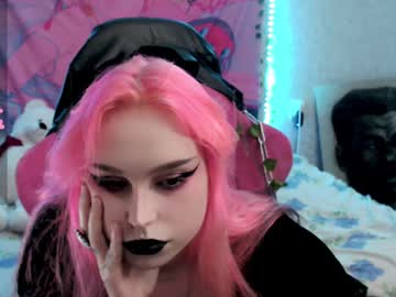 Pineapple_Dope Chaturbate stream image from February 06, 2025