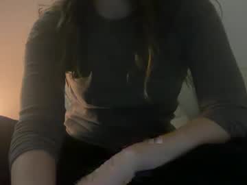 Alicehugo Chaturbate stream image from February 06, 2025
