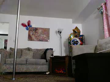 Carliecreams stream image from February 06, 2025