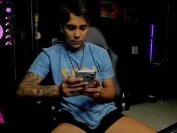 Zhoestrong Chaturbate stream image from February 06, 2025