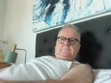 Ozhairybearxxxx Chaturbate stream image from February 07, 2025