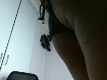 Curlylovehot Chaturbate stream image from February 07, 2025