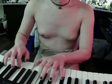 Creamy_Eclaire Chaturbate stream image from February 07, 2025