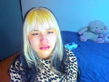 Azu_Moure Chaturbate stream image from February 07, 2025