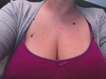 Katynextdoor Chaturbate stream image from February 07, 2025