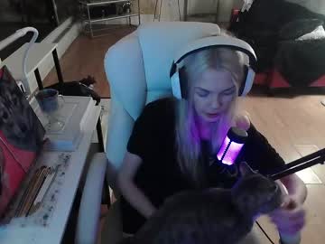 Tinykylie Chaturbate stream image from February 07, 2025