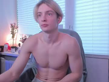 Eevee72 Chaturbate stream image from February 07, 2025