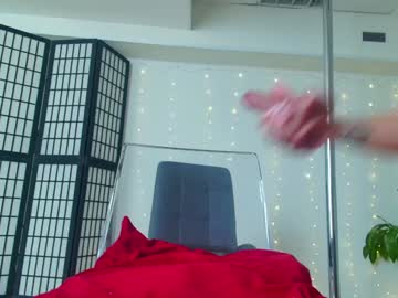 Girlnextd00r_ Chaturbate stream image from February 07, 2025