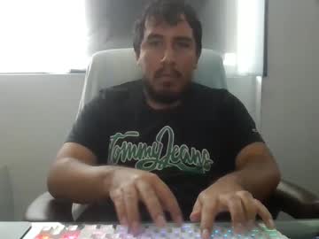Oscaryn_Martell Chaturbate stream image from February 07, 2025