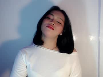 Mira_Luna222 Chaturbate stream image from February 07, 2025