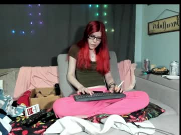 Roxihazeleyes Chaturbate stream image from February 07, 2025