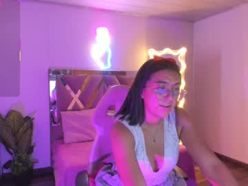 Beela_Tay Chaturbate stream image from February 07, 2025