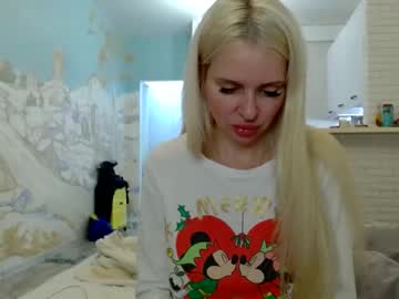 Blondie_Swan Chaturbate stream image from February 07, 2025