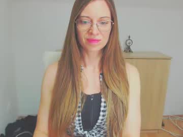 Larawintersxxx Chaturbate stream image from February 07, 2025