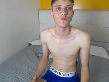 Robinssonwild Chaturbate stream image from February 07, 2025