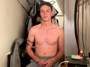 Chrisinthecloset Chaturbate stream image from February 08, 2025