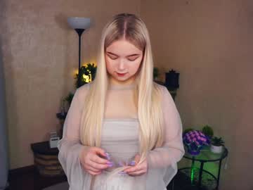 Emelianae Chaturbate stream image from February 08, 2025