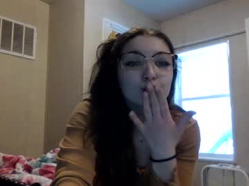 Prettyyungsteviee Chaturbate stream image from February 08, 2025