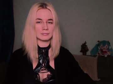 Carinfox Chaturbate stream image from February 08, 2025