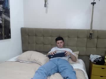 Jhonnystrongg Chaturbate stream image from February 08, 2025
